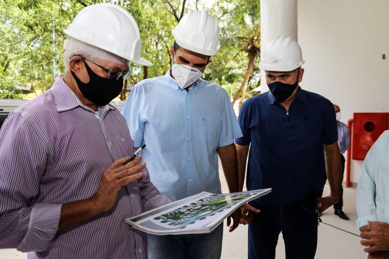 Visita do governador nas Obras da Casa de Cultura de Salinópolis - Foto Bruno Cecim <div class='credito_fotos'>Foto: Bruno Cecim / Ag.Pará | <a href='/midias/2020/originais/6601_534b6453-417d-0f4a-e96d-4c41e780dba0.jpg' download><i class='fa-solid fa-download'></i> Download</a></div>