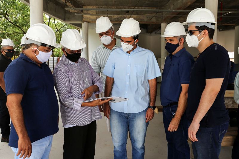Visita do governador nas Obras da Casa de Cultura de Salinópolis - Foto Bruno Cecim <div class='credito_fotos'>Foto: Bruno Cecim / Ag.Pará | <a href='/midias/2020/originais/6601_5bd20232-fbb0-687f-ea0d-9f036686c614.jpg' download><i class='fa-solid fa-download'></i> Download</a></div>