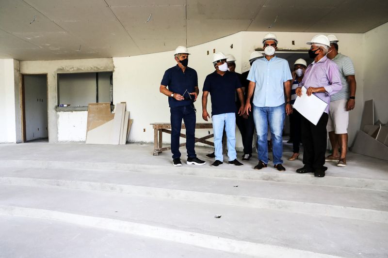 Visita do governador nas Obras da Casa de Cultura de Salinópolis - Foto Bruno Cecim <div class='credito_fotos'>Foto: Bruno Cecim / Ag.Pará | <a href='/midias/2020/originais/6601_bdcd1a35-d819-8847-0087-7d8ff4f609db.jpg' download><i class='fa-solid fa-download'></i> Download</a></div>