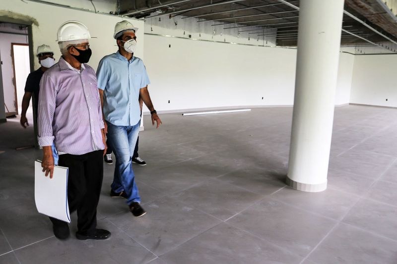 Visita do governador nas Obras da Casa de Cultura de Salinópolis - Foto Bruno Cecim <div class='credito_fotos'>Foto: Bruno Cecim / Ag.Pará | <a href='/midias/2020/originais/6601_ec1891ed-be3c-aa54-22be-00b0ee39bbee.jpg' download><i class='fa-solid fa-download'></i> Download</a></div>