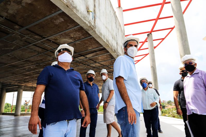 Visita do governador nas Obras da Casa de Cultura de Salinópolis - Foto Bruno Cecim <div class='credito_fotos'>Foto: Bruno Cecim / Ag.Pará | <a href='/midias/2020/originais/6601_eea6ba9b-9797-2708-281e-98f1d26298a1.jpg' download><i class='fa-solid fa-download'></i> Download</a></div>