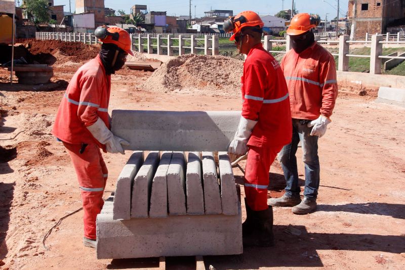 Na manhã desta terça-feira (28), as obras do projeto de macrodrenagem da Bacia do Tucunduba, em Belém, receberam a visita da Comissão de Acompanhamento de Obras (CAO). Formada por 18 moradores, a comissão tem a função de fiscalizar e acompanhar o andamento das obras do governo do Estado, através da Secretaria de Estado de Desenvolvimento e Obras Públicas (Sedop). <div class='credito_fotos'>Foto: Marcelo Seabra / Ag. Pará | <a href='/midias/2020/originais/6620_37fb8e18-351e-d609-a98c-8b6e45eff3b6.jpg' download><i class='fa-solid fa-download'></i> Download</a></div>