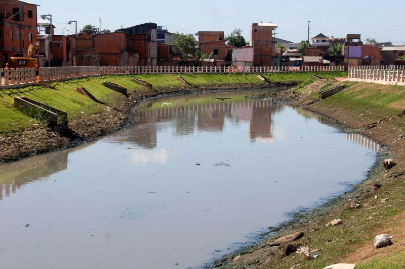 Na manhã desta terça-feira (28), as obras do projeto de macrodrenagem da Bacia do Tucunduba, em Belém, receberam a visita da Comissão de Acompanhamento de Obras (CAO). Formada por 18 moradores, a comissão tem a função de fiscalizar e acompanhar o andamento das obras do governo do Estado, através da Secretaria de Estado de Desenvolvimento e Obras Públicas (Sedop). <div class='credito_fotos'>Foto: Marcelo Seabra / Ag. Pará | <a href='/midias/2020/originais/6620_3c32b6b3-1c21-c815-5b7b-0917a3e6ae0b.jpg' download><i class='fa-solid fa-download'></i> Download</a></div>