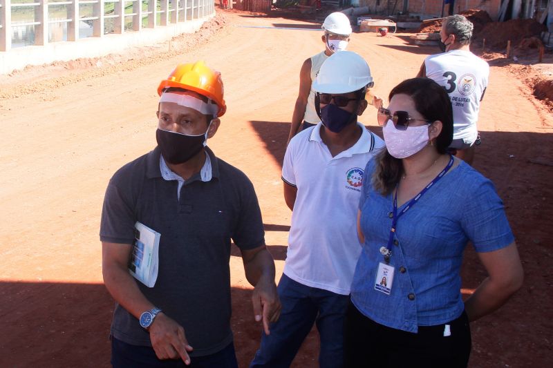 Na manhã desta terça-feira (28), as obras do projeto de macrodrenagem da Bacia do Tucunduba, em Belém, receberam a visita da Comissão de Acompanhamento de Obras (CAO). Formada por 18 moradores, a comissão tem a função de fiscalizar e acompanhar o andamento das obras do governo do Estado, através da Secretaria de Estado de Desenvolvimento e Obras Públicas (Sedop). <div class='credito_fotos'>Foto: Marcelo Seabra / Ag. Pará | <a href='/midias/2020/originais/6620_7a42c351-b2a7-96f0-c2e4-3fca76365297.jpg' download><i class='fa-solid fa-download'></i> Download</a></div>