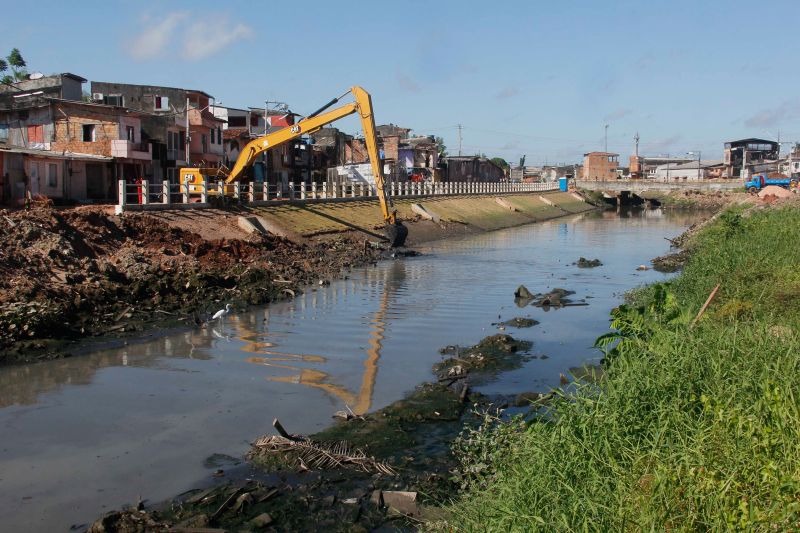 Na manhã desta terça-feira (28), as obras do projeto de macrodrenagem da Bacia do Tucunduba, em Belém, receberam a visita da Comissão de Acompanhamento de Obras (CAO). Formada por 18 moradores, a comissão tem a função de fiscalizar e acompanhar o andamento das obras do governo do Estado, através da Secretaria de Estado de Desenvolvimento e Obras Públicas (Sedop). <div class='credito_fotos'>Foto: Marcelo Seabra / Ag. Pará | <a href='/midias/2020/originais/6620_88705369-4b27-369c-d822-198ca0f00567.jpg' download><i class='fa-solid fa-download'></i> Download</a></div>