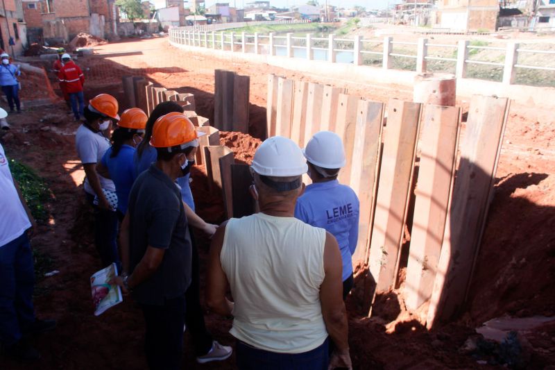 Na manhã desta terça-feira (28), as obras do projeto de macrodrenagem da Bacia do Tucunduba, em Belém, receberam a visita da Comissão de Acompanhamento de Obras (CAO). Formada por 18 moradores, a comissão tem a função de fiscalizar e acompanhar o andamento das obras do governo do Estado, através da Secretaria de Estado de Desenvolvimento e Obras Públicas (Sedop). <div class='credito_fotos'>Foto: Marcelo Seabra / Ag. Pará | <a href='/midias/2020/originais/6620_8fefe2c7-91b7-75a9-52d2-5ab992efbb11.jpg' download><i class='fa-solid fa-download'></i> Download</a></div>
