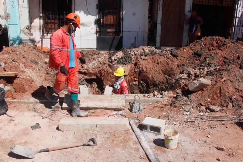 Na manhã desta terça-feira (28), as obras do projeto de macrodrenagem da Bacia do Tucunduba, em Belém, receberam a visita da Comissão de Acompanhamento de Obras (CAO). Formada por 18 moradores, a comissão tem a função de fiscalizar e acompanhar o andamento das obras do governo do Estado, através da Secretaria de Estado de Desenvolvimento e Obras Públicas (Sedop). <div class='credito_fotos'>Foto: Marcelo Seabra / Ag. Pará | <a href='/midias/2020/originais/6620_9bd30576-9620-f432-6524-7eda2af18525.jpg' download><i class='fa-solid fa-download'></i> Download</a></div>