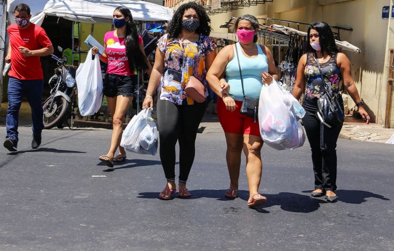 O Pará alcançou a 17ª posição no ranking nacional de isolamento, na segunda-feira (27), com a taxa de 39,05% das pessoas em casa para evitar a proliferação do novo coronavírus. De acordo com os dados divulgados nesta terça-feira (28), pela Secretaria Estadual de Segurança Pública e Defesa Social (Segup), Belém esteve no 15º lugar entre as capitais, registrando taxa de 40,4%. <div class='credito_fotos'>Foto: Bruno Cecim / Ag.Pará | <a href='/midias/2020/originais/6622_389687cd-a6d0-8d5d-4ad0-bccaf0b57a3b.jpg' download><i class='fa-solid fa-download'></i> Download</a></div>