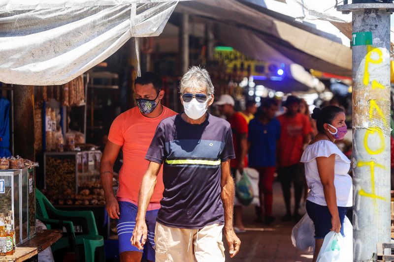 O Pará alcançou a 17ª posição no ranking nacional de isolamento, na segunda-feira (27), com a taxa de 39,05% das pessoas em casa para evitar a proliferação do novo coronavírus. De acordo com os dados divulgados nesta terça-feira (28), pela Secretaria Estadual de Segurança Pública e Defesa Social (Segup), Belém esteve no 15º lugar entre as capitais, registrando taxa de 40,4%. <div class='credito_fotos'>Foto: Bruno Cecim / Ag.Pará | <a href='/midias/2020/originais/6622_6998645d-bf3f-b14a-fcd2-997e0e958607.jpg' download><i class='fa-solid fa-download'></i> Download</a></div>