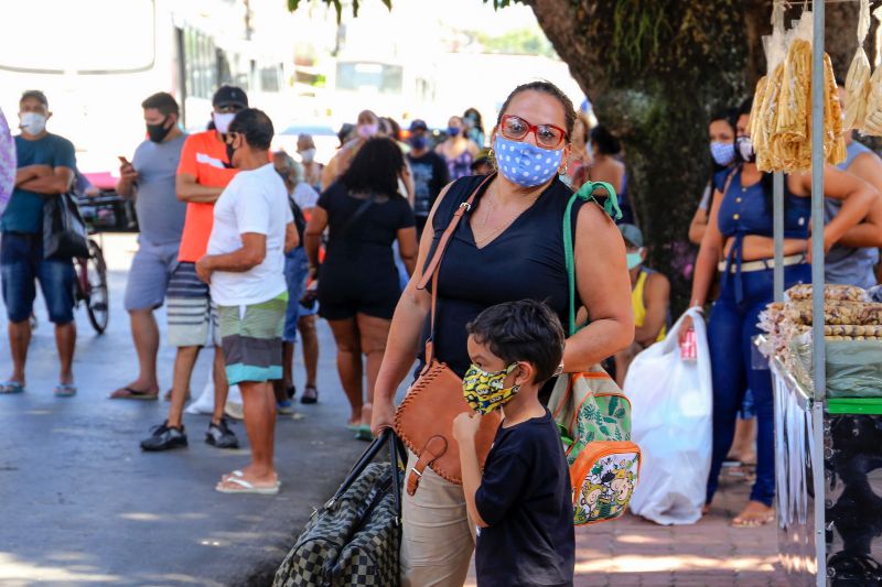O Pará alcançou a 17ª posição no ranking nacional de isolamento, na segunda-feira (27), com a taxa de 39,05% das pessoas em casa para evitar a proliferação do novo coronavírus. De acordo com os dados divulgados nesta terça-feira (28), pela Secretaria Estadual de Segurança Pública e Defesa Social (Segup), Belém esteve no 15º lugar entre as capitais, registrando taxa de 40,4%. <div class='credito_fotos'>Foto: Bruno Cecim / Ag.Pará | <a href='/midias/2020/originais/6622_96e50fa5-6432-7d18-864f-e33be726ab4c.jpg' download><i class='fa-solid fa-download'></i> Download</a></div>