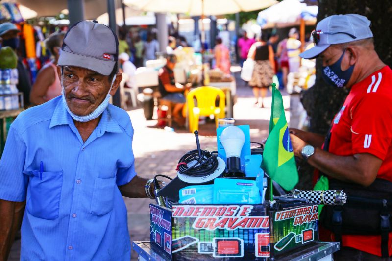 O Pará alcançou a 17ª posição no ranking nacional de isolamento, na segunda-feira (27), com a taxa de 39,05% das pessoas em casa para evitar a proliferação do novo coronavírus. De acordo com os dados divulgados nesta terça-feira (28), pela Secretaria Estadual de Segurança Pública e Defesa Social (Segup), Belém esteve no 15º lugar entre as capitais, registrando taxa de 40,4%. <div class='credito_fotos'>Foto: Bruno Cecim / Ag.Pará | <a href='/midias/2020/originais/6622_c7ad2c8d-aa30-6b74-a2e1-94a45072a2fc.jpg' download><i class='fa-solid fa-download'></i> Download</a></div>