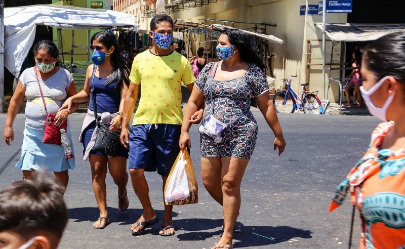 O Pará alcançou a 17ª posição no ranking nacional de isolamento, na segunda-feira (27), com a taxa de 39,05% das pessoas em casa para evitar a proliferação do novo coronavírus. De acordo com os dados divulgados nesta terça-feira (28), pela Secretaria Estadual de Segurança Pública e Defesa Social (Segup), Belém esteve no 15º lugar entre as capitais, registrando taxa de 40,4%. <div class='credito_fotos'>Foto: Bruno Cecim / Ag.Pará | <a href='/midias/2020/originais/6622_e86737d8-fbfe-f3d5-f404-aa3201982571.jpg' download><i class='fa-solid fa-download'></i> Download</a></div>