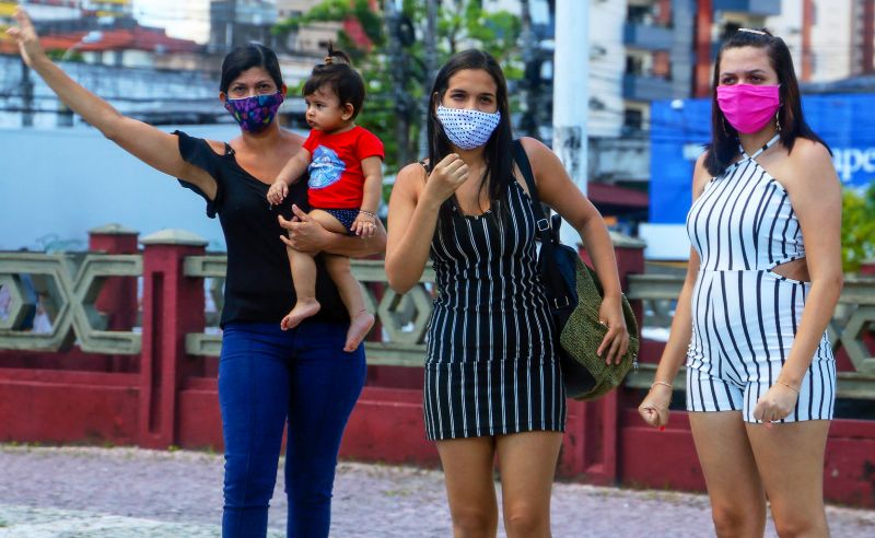 O Pará alcançou a 17ª posição no ranking nacional de isolamento, na segunda-feira (27), com a taxa de 39,05% das pessoas em casa para evitar a proliferação do novo coronavírus. De acordo com os dados divulgados nesta terça-feira (28), pela Secretaria Estadual de Segurança Pública e Defesa Social (Segup), Belém esteve no 15º lugar entre as capitais, registrando taxa de 40,4%. <div class='credito_fotos'>Foto: Bruno Cecim / Ag.Pará | <a href='/midias/2020/originais/6622_f8a3ce6d-e60f-0303-cf73-19d737975d43.jpg' download><i class='fa-solid fa-download'></i> Download</a></div>