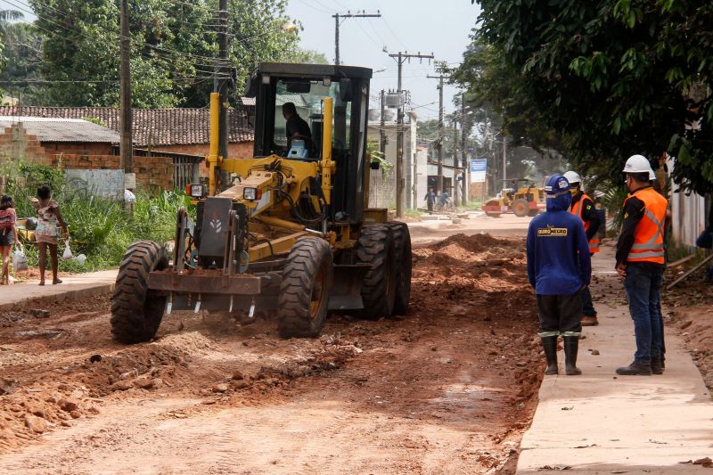 O Governo do Pará, por meio do Núcleo de Gerenciamento de Transporte Metropolitano (NGTM), segue com as obras de infraestrutura viária em dois bairros de Ananindeua, Águas Lindas e Guanabara, na Região Metropolitana de Belém. São 17 vias recebendo os serviços de drenagem, terraplanagem, pavimentação, calçadas e sinalização. 