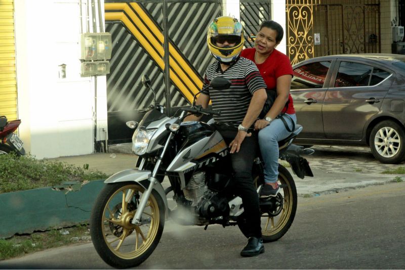 Belém, Pará, Brasil . AÇÕES EDUCATIVAS MOTOCICLISTAS - parte 2 - 23/07/2020 <div class='credito_fotos'>Foto: Ricardo Amanajás / Ag. Pará | <a href='/midias/2020/originais/6641_46cfad24-2b5e-266a-4007-c3625c1fa2a5.jpg' download><i class='fa-solid fa-download'></i> Download</a></div>