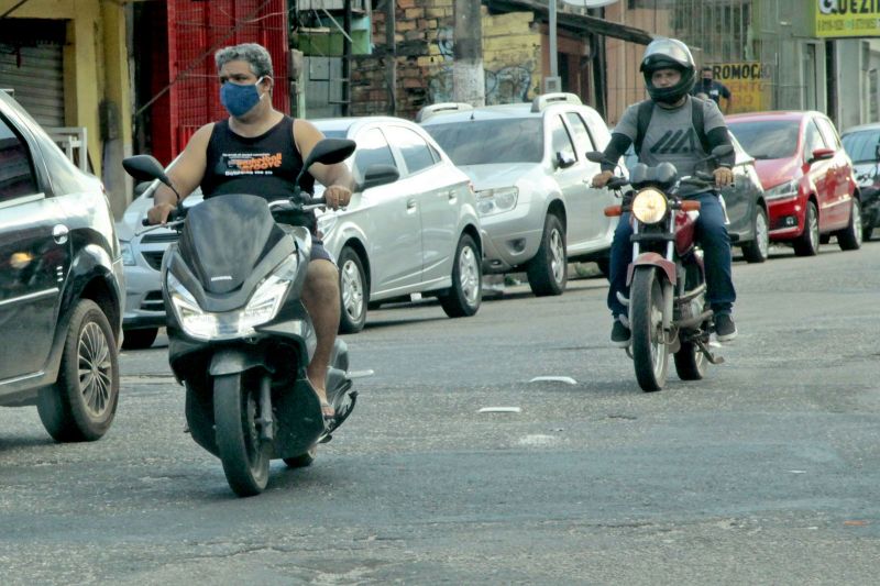Belém, Pará, Brasil . AÇÕES EDUCATIVAS MOTOCICLISTAS - parte 2 - 23/07/2020 <div class='credito_fotos'>Foto: Ricardo Amanajás / Ag. Pará | <a href='/midias/2020/originais/6641_6a7edb62-9700-b97e-fb78-e98f38919a12.jpg' download><i class='fa-solid fa-download'></i> Download</a></div>