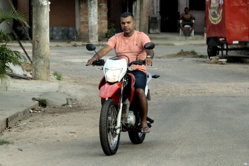 Belém, Pará, Brasil . AÇÕES EDUCATIVAS MOTOCICLISTAS - parte 2 - 23/07/2020 <div class='credito_fotos'>Foto: Ricardo Amanajás / Ag. Pará | <a href='/midias/2020/originais/6641_9e5f1987-8d8b-1172-15cf-1c5f02ddb562.jpg' download><i class='fa-solid fa-download'></i> Download</a></div>