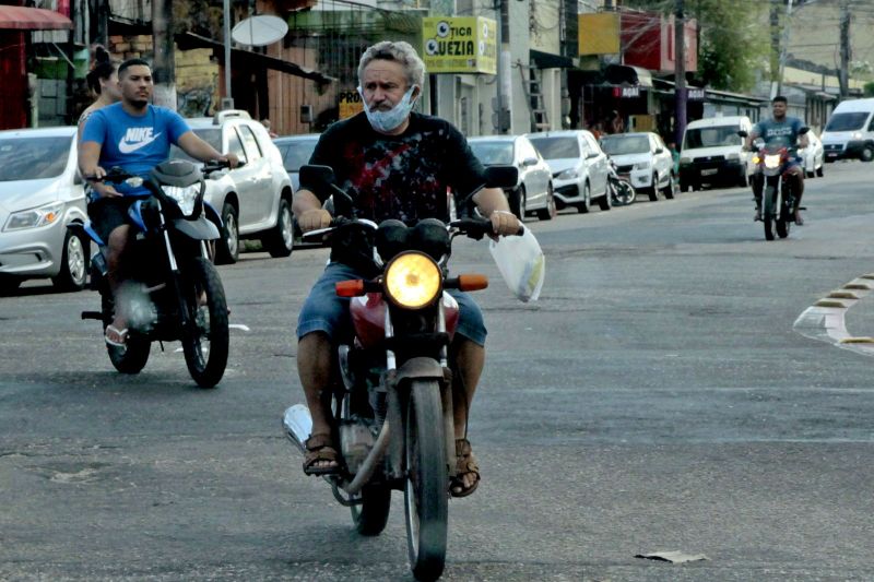 Belém, Pará, Brasil . AÇÕES EDUCATIVAS MOTOCICLISTAS - parte 2 - 23/07/2020 <div class='credito_fotos'>Foto: Ricardo Amanajás / Ag. Pará | <a href='/midias/2020/originais/6641_af5ae80f-071b-bef8-d52b-06ae92c23fdc.jpg' download><i class='fa-solid fa-download'></i> Download</a></div>