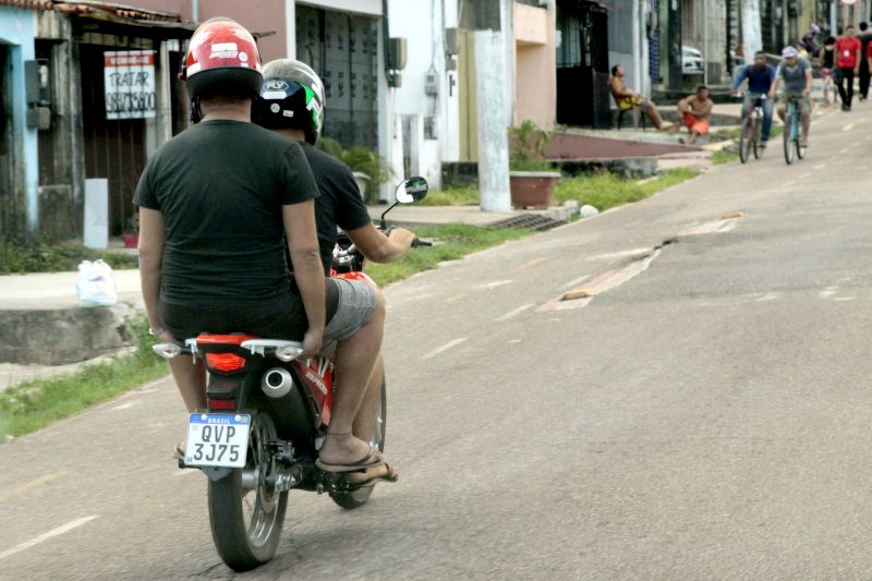 Belém, Pará, Brasil . AÇÕES EDUCATIVAS MOTOCICLISTAS - parte 2 - 23/07/2020 <div class='credito_fotos'>Foto: Ricardo Amanajás / Ag. Pará | <a href='/midias/2020/originais/6641_e52c4467-e86b-a270-c58d-88c6f5f79957.jpg' download><i class='fa-solid fa-download'></i> Download</a></div>