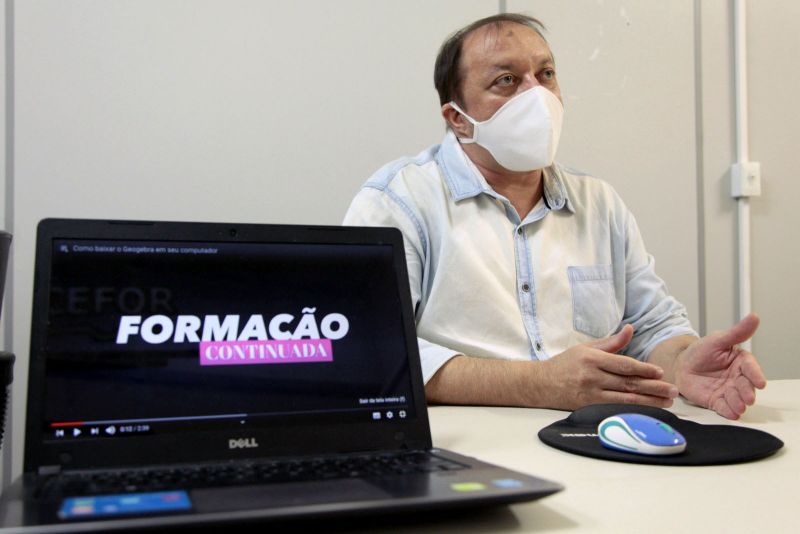 Belém, Pará, Brasil. DIA NACIONAL DOS PROFISSIONAIS DE EDUCAÇÃO SEDUC - Augusto Paes (coordenador do Centro de Formação de Profissionais da Educação Básica do Estado do Pará – Cefor) - 05/08/2020 <div class='credito_fotos'>Foto: Ricardo Amanajás / Ag. Pará | <a href='/midias/2020/originais/6663_806ed4b5-5c3b-d596-51bb-1cf4e988cd96.jpg' download><i class='fa-solid fa-download'></i> Download</a></div>