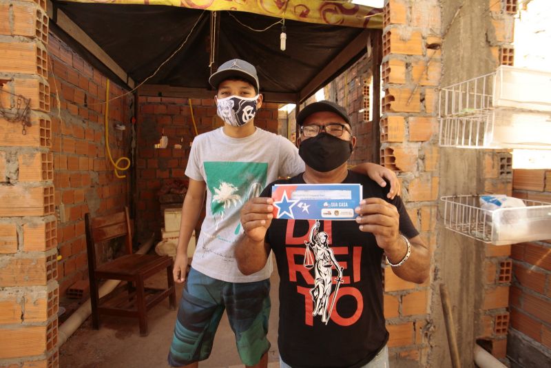 Belém, Pará, Brasil . ESPECIAL DIA DOS PAIS - Gilvandro da Costa Freitas e seu filho Davi Jose Freitas, 16 anos - 07/08/2020 <div class='credito_fotos'>Foto: Ricardo Amanajás / Ag. Pará | <a href='/midias/2020/originais/6675_303f704e-ec91-8c3e-2daf-b00a43e57504.jpg' download><i class='fa-solid fa-download'></i> Download</a></div>