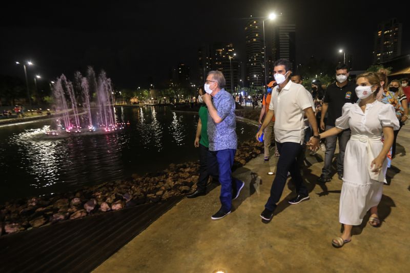 A primeira fase da intervenção paisagística no Parque Urbano Belém Porto Futuro foi iniciada neste sábado (22) com o plantio simbólico de 22 árvores. O ato teve a presença do governador Helder Barbalho; da secretária de Estado de Cultura, Ursula Vidal, e de representantes de entidades empresariais paraenses que contribuem com a arborização do espaço, aberto ao público <div class='credito_fotos'>Foto: Jader Paes / Agência Pará | <a href='/midias/2020/originais/6743_47cf79ac-f2ea-f023-13c1-4d6e23f4ee14.jpg' download><i class='fa-solid fa-download'></i> Download</a></div>