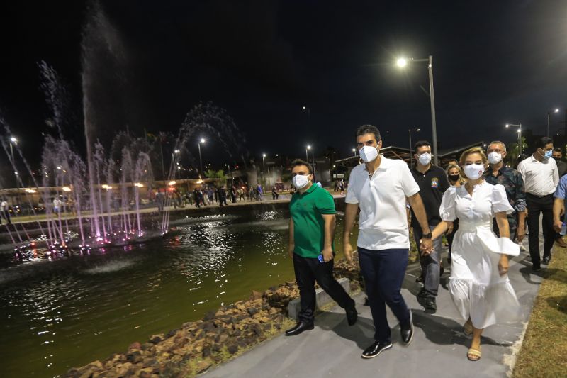 A primeira fase da intervenção paisagística no Parque Urbano Belém Porto Futuro foi iniciada neste sábado (22) com o plantio simbólico de 22 árvores. O ato teve a presença do governador Helder Barbalho; da secretária de Estado de Cultura, Ursula Vidal, e de representantes de entidades empresariais paraenses que contribuem com a arborização do espaço, aberto ao público <div class='credito_fotos'>Foto: Jader Paes / Agência Pará | <a href='/midias/2020/originais/6743_d6c4bfc8-b531-815f-adab-aa143b5a1bde.jpg' download><i class='fa-solid fa-download'></i> Download</a></div>