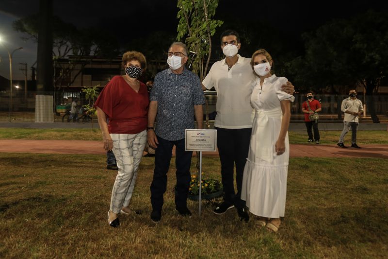 A primeira fase da intervenção paisagística no Parque Urbano Belém Porto Futuro foi iniciada neste sábado (22) com o plantio simbólico de 22 árvores. O ato teve a presença do governador Helder Barbalho; da secretária de Estado de Cultura, Ursula Vidal, e de representantes de entidades empresariais paraenses que contribuem com a arborização do espaço, aberto ao público <div class='credito_fotos'>Foto: Jader Paes / Agência Pará | <a href='/midias/2020/originais/6743_de8ed2b4-cb39-13ae-1a57-e17b1e5bbeee.jpg' download><i class='fa-solid fa-download'></i> Download</a></div>