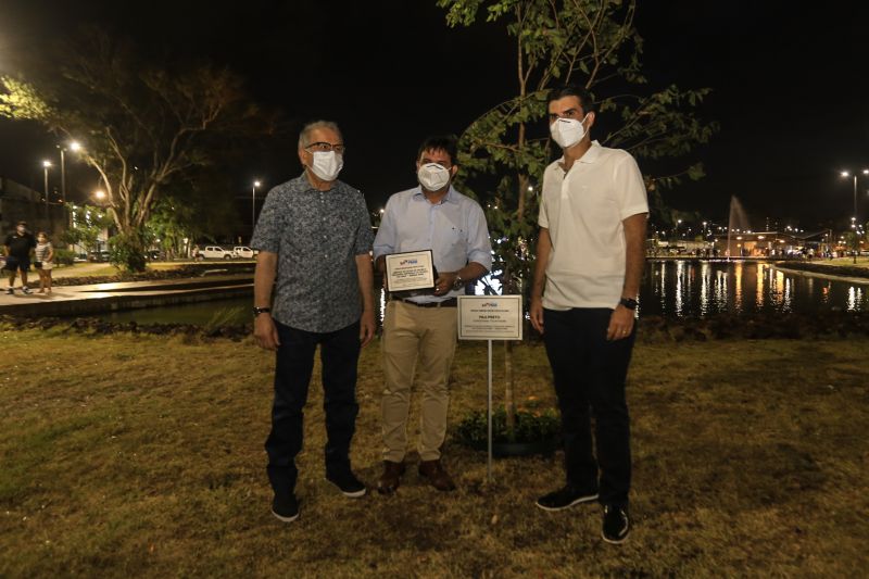 A primeira fase da intervenção paisagística no Parque Urbano Belém Porto Futuro foi iniciada neste sábado (22) com o plantio simbólico de 22 árvores. O ato teve a presença do governador Helder Barbalho; da secretária de Estado de Cultura, Ursula Vidal, e de representantes de entidades empresariais paraenses que contribuem com a arborização do espaço, aberto ao público <div class='credito_fotos'>Foto: Jader Paes / Agência Pará | <a href='/midias/2020/originais/6743_e9c6df80-0d7e-dfa3-3403-667930badd30.jpg' download><i class='fa-solid fa-download'></i> Download</a></div>