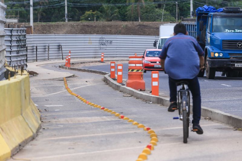 Obra Nova BR. Ciclo vias, Movimentacao Transito, descarte de lixo <div class='credito_fotos'>Foto: Jader Paes / Agência Pará | <a href='/midias/2020/originais/6771_7f3c3221-6027-23f7-8dfd-ae2ae141ec83.jpg' download><i class='fa-solid fa-download'></i> Download</a></div>