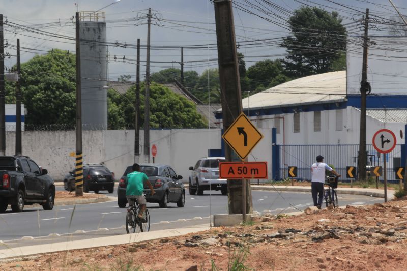 Obra Nova BR. Ciclo vias, Movimentacao Transito, descarte de lixo <div class='credito_fotos'>Foto: Jader Paes / Agência Pará | <a href='/midias/2020/originais/6771_e8e771fc-2c4a-ae9a-9674-df9efcaff247.jpg' download><i class='fa-solid fa-download'></i> Download</a></div>