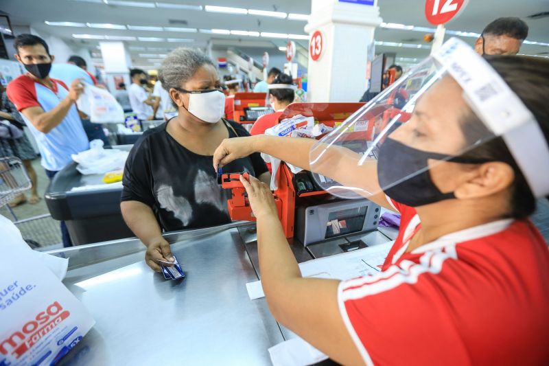 Compras Vale Alimentacao. Marilza Noronha <div class='credito_fotos'>Foto: Jader Paes / Agência Pará | <a href='/midias/2020/originais/6786_686e97e8-b541-ffe0-bc42-7d7d4abe2fdc.jpg' download><i class='fa-solid fa-download'></i> Download</a></div>