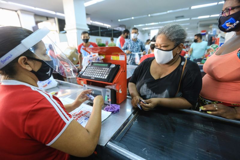 Compras Vale Alimentacao. Marilza Noronha <div class='credito_fotos'>Foto: Jader Paes / Agência Pará | <a href='/midias/2020/originais/6786_e36a6803-25b1-80f1-3e7c-5237dfc21964.jpg' download><i class='fa-solid fa-download'></i> Download</a></div>
