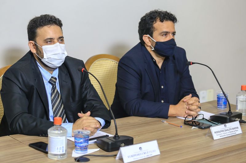 Eurípedes Reis . Diretor geral da Arcom e Rodolfo Bastos, adjunto de gestão ambiental da Semas <div class='credito_fotos'>Foto: Jader Paes / Agência Pará | <a href='/midias/2020/originais/6803_8ca60c5e-79d7-a01f-afb7-2e70b7591d3f.jpg' download><i class='fa-solid fa-download'></i> Download</a></div>