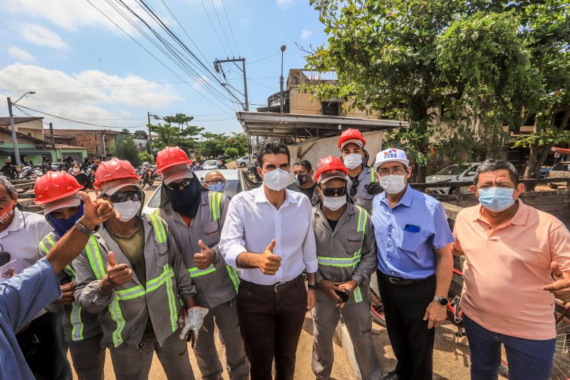 Uma espera de 30 anos chegou ao fim na manhã desta segunda-feira (14), com a autorização do governador Helder Barbalho para o início imediato das obras de urbanização de vias do bairro do Marco, Região de Integração do Guarajá, em Belém. Com um investimento de R$ 1,92 milhão, o bairro será contemplado com 1,64 km de asfalto novo. <div class='credito_fotos'>Foto: Marco Santos / Ag. Pará | <a href='/midias/2020/originais/6827_0b5acdcb-6c60-63c1-c184-88030de28ec7.jpg' download><i class='fa-solid fa-download'></i> Download</a></div>