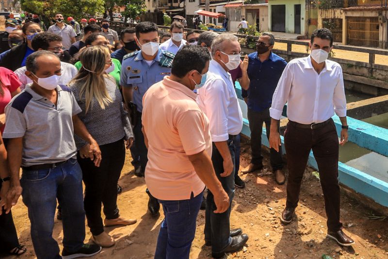 Uma espera de 30 anos chegou ao fim na manhã desta segunda-feira (14), com a autorização do governador Helder Barbalho para o início imediato das obras de urbanização de vias do bairro do Marco, Região de Integração do Guarajá, em Belém. Com um investimento de R$ 1,92 milhão, o bairro será contemplado com 1,64 km de asfalto novo. <div class='credito_fotos'>Foto: Marco Santos / Ag. Pará | <a href='/midias/2020/originais/6827_3ed4c525-6972-be4d-941b-5954ccddb27b.jpg' download><i class='fa-solid fa-download'></i> Download</a></div>