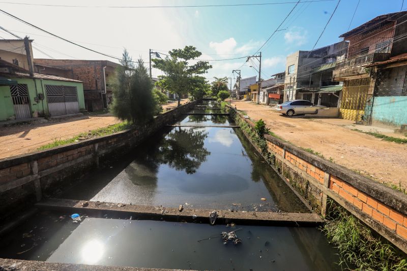Uma espera de 30 anos chegou ao fim na manhã desta segunda-feira (14), com a autorização do governador Helder Barbalho para o início imediato das obras de urbanização de vias do bairro do Marco, Região de Integração do Guarajá, em Belém. Com um investimento de R$ 1,92 milhão, o bairro será contemplado com 1,64 km de asfalto novo. <div class='credito_fotos'>Foto: Marco Santos / Ag. Pará | <a href='/midias/2020/originais/6827_700799de-bf2c-c6c1-821d-90f29187e2d8.jpg' download><i class='fa-solid fa-download'></i> Download</a></div>