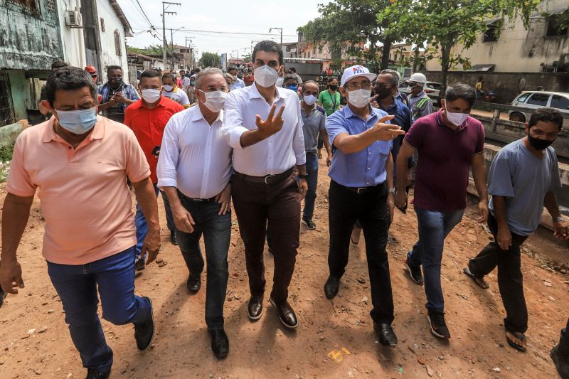Uma espera de 30 anos chegou ao fim na manhã desta segunda-feira (14), com a autorização do governador Helder Barbalho para o início imediato das obras de urbanização de vias do bairro do Marco, Região de Integração do Guarajá, em Belém. Com um investimento de R$ 1,92 milhão, o bairro será contemplado com 1,64 km de asfalto novo. <div class='credito_fotos'>Foto: Marco Santos / Ag. Pará | <a href='/midias/2020/originais/6827_81e8e091-99ca-a5e5-4fdb-37394ba64096.jpg' download><i class='fa-solid fa-download'></i> Download</a></div>