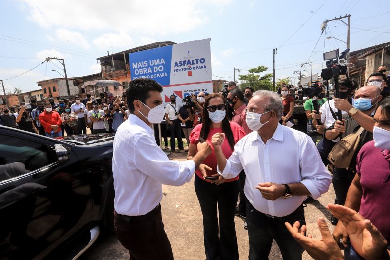 Uma espera de 30 anos chegou ao fim na manhã desta segunda-feira (14), com a autorização do governador Helder Barbalho para o início imediato das obras de urbanização de vias do bairro do Marco, Região de Integração do Guarajá, em Belém. Com um investimento de R$ 1,92 milhão, o bairro será contemplado com 1,64 km de asfalto novo. <div class='credito_fotos'>Foto: Marco Santos / Ag. Pará | <a href='/midias/2020/originais/6827_966adbf1-0ae1-7cf1-4c72-d5bbf1d44d5e.jpg' download><i class='fa-solid fa-download'></i> Download</a></div>