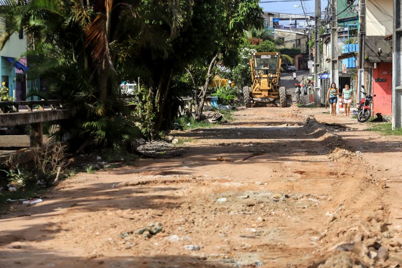 Uma espera de 30 anos chegou ao fim na manhã desta segunda-feira (14), com a autorização do governador Helder Barbalho para o início imediato das obras de urbanização de vias do bairro do Marco, Região de Integração do Guarajá, em Belém. Com um investimento de R$ 1,92 milhão, o bairro será contemplado com 1,64 km de asfalto novo. <div class='credito_fotos'>Foto: Marco Santos / Ag. Pará | <a href='/midias/2020/originais/6827_9e6c2d88-a024-06a8-8aa6-97b04ef9f115.jpg' download><i class='fa-solid fa-download'></i> Download</a></div>