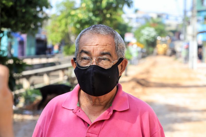 Uma espera de 30 anos chegou ao fim na manhã desta segunda-feira (14), com a autorização do governador Helder Barbalho para o início imediato das obras de urbanização de vias do bairro do Marco, Região de Integração do Guarajá, em Belém. Com um investimento de R$ 1,92 milhão, o bairro será contemplado com 1,64 km de asfalto novo.
NA FOTO: Carlos Moura <div class='credito_fotos'>Foto: Marco Santos / Ag. Pará | <a href='/midias/2020/originais/6827_c8b8c856-b77a-b969-e383-8ce64f468bf1.jpg' download><i class='fa-solid fa-download'></i> Download</a></div>