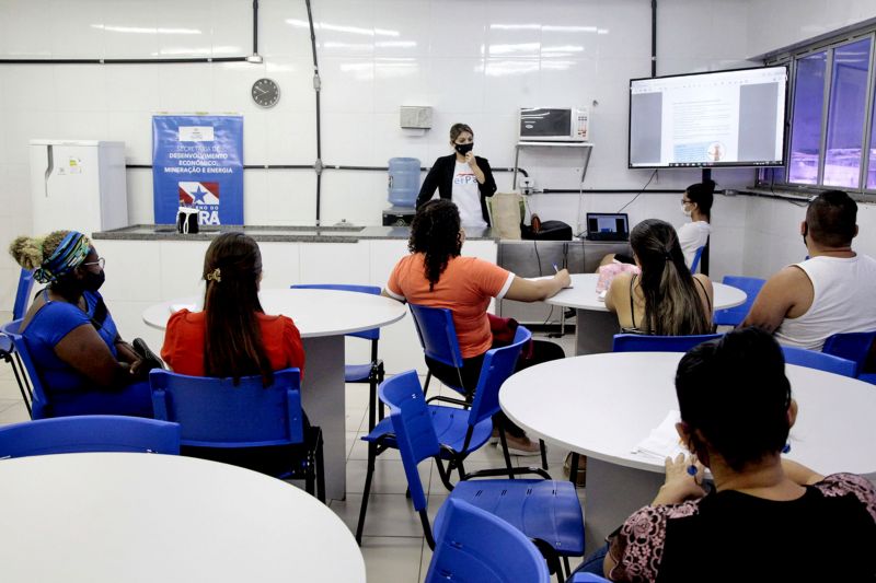 Belém, Pará, Brasil. TERPAZ MANIPULAÇÃO ALIMENTOS – PRESENCIAL - 04/11/2020 <div class='credito_fotos'>Foto: Ricardo Amanajás / Ag. Pará | <a href='/midias/2020/originais/6999_7a48abdf-67b7-4bdc-0601-081b0bf9e540.jpg' download><i class='fa-solid fa-download'></i> Download</a></div>