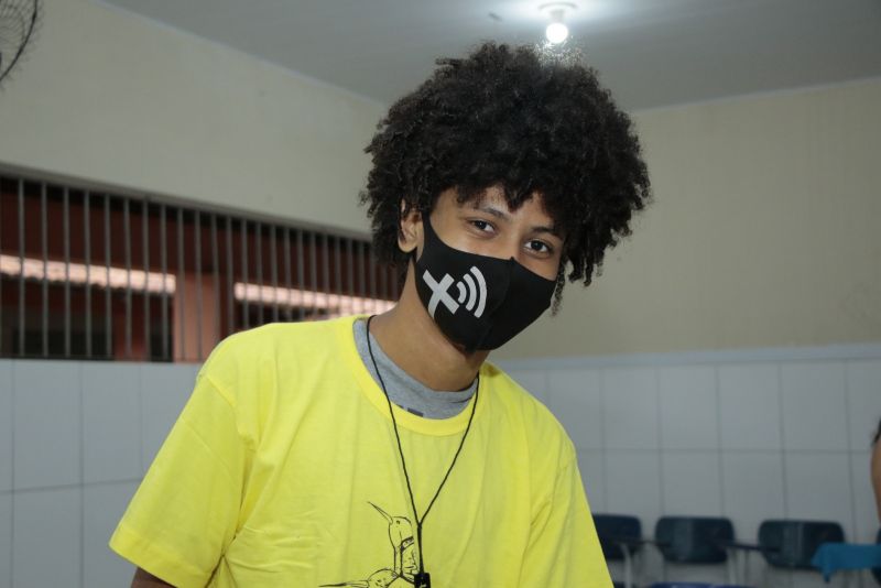 Belém, Pará, Brasil - ENCERRAMENTO OFICINA DE SERIGRA - VICTOR CALDAS DA SILVA - ESTUDANTE - 06/11/2020. <div class='credito_fotos'>Foto: Ricardo Amanajás / Ag. Pará | <a href='/midias/2020/originais/7003_40ee5b33-d207-b56b-b6a9-cc07325f142b.jpg' download><i class='fa-solid fa-download'></i> Download</a></div>