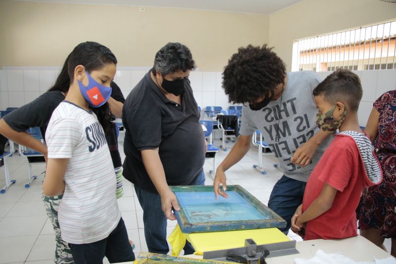 Belém, Pará, Brasil - ENCERRAMENTO OFICINA DE SERIGRA - 06/11/2020. <div class='credito_fotos'>Foto: Ricardo Amanajás / Ag. Pará | <a href='/midias/2020/originais/7003_6a249b41-267a-8dfa-adfd-b4c1449f8ab3.jpg' download><i class='fa-solid fa-download'></i> Download</a></div>
