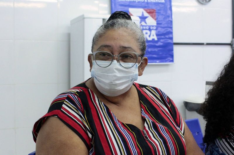 Belém, Pará, Brasil. Socorro Meireles - TERPAZ MANIPULAÇÃO ALIMENTOS - 18/11/2020 <div class='credito_fotos'>Foto: Ricardo Amanajás / Ag. Pará | <a href='/midias/2020/originais/7039_0058eaa1-a20e-0a09-76d2-5b19d5e2a8eb.jpg' download><i class='fa-solid fa-download'></i> Download</a></div>