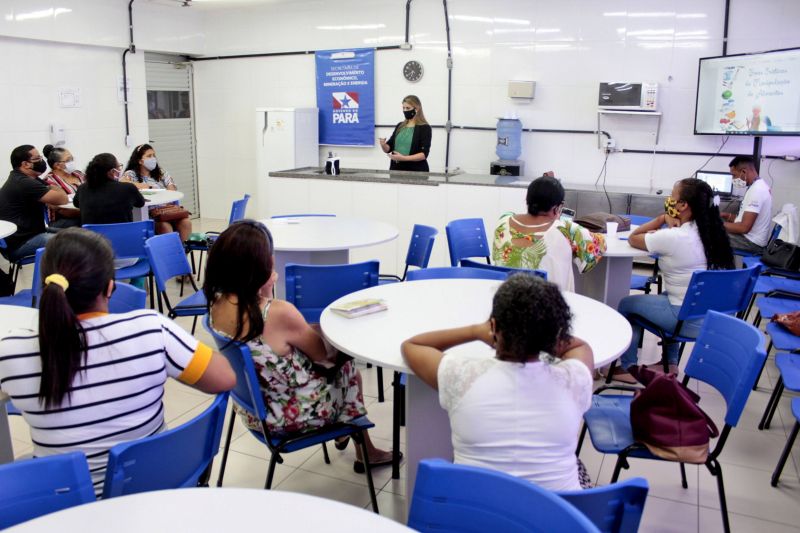 Belém, Pará, Brasil. TERPAZ MANIPULAÇÃO ALIMENTOS - 18/11/2020 <div class='credito_fotos'>Foto: Ricardo Amanajás / Ag. Pará | <a href='/midias/2020/originais/7039_cd2ed1cc-2d24-2000-7653-796f25e3c76a.jpg' download><i class='fa-solid fa-download'></i> Download</a></div>