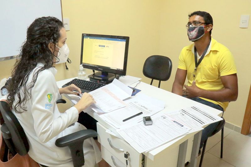 Belém, Pará, Brasil. INÃCIO ATENDIMENTO PÓS COVID - MAITE GADELHA - MÉDICA CLÃNICA GERAL - 02/12/2020. <div class='credito_fotos'>Foto: Ricardo Amanajás / Ag. Pará | <a href='/midias/2020/originais/7068_930f1b5d-7339-f4f3-02e6-45fdd708404c.jpg' download><i class='fa-solid fa-download'></i> Download</a></div>