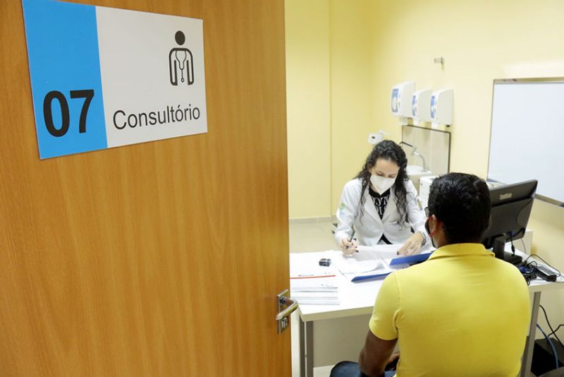 Belém, Pará, Brasil. INÃCIO ATENDIMENTO PÓS COVID - MAITE GADELHA - MÉDICA CLÃNICA GERAL - 02/12/2020. <div class='credito_fotos'>Foto: Ricardo Amanajás / Ag. Pará | <a href='/midias/2020/originais/7068_bf80b516-5eb4-b1ab-8fda-c011f5aff244.jpg' download><i class='fa-solid fa-download'></i> Download</a></div>