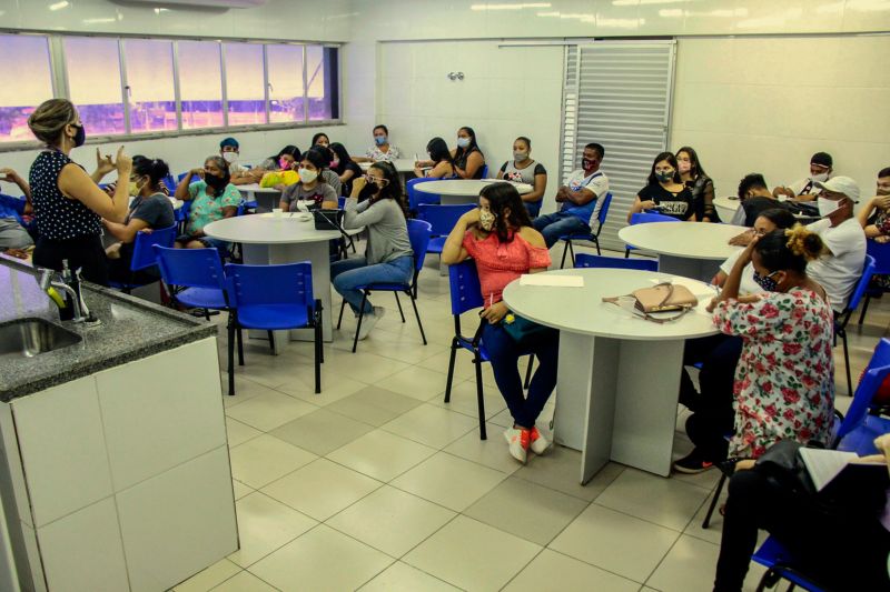Belém, Pará, Brasil. TERPAZ MANIPULAÇÃO DE ALIMENTOS - 09/12/2020 <div class='credito_fotos'>Foto: Ricardo Amanajás / Ag. Pará | <a href='/midias/2020/originais/7090_5c685460-1f83-9a09-de37-e3b608b6eba4.jpg' download><i class='fa-solid fa-download'></i> Download</a></div>