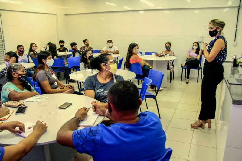 Belém, Pará, Brasil. TERPAZ MANIPULAÇÃO DE ALIMENTOS - 09/12/2020 <div class='credito_fotos'>Foto: Ricardo Amanajás / Ag. Pará | <a href='/midias/2020/originais/7090_e8b7abd1-1b5e-59ae-b84e-25bd35845c27.jpg' download><i class='fa-solid fa-download'></i> Download</a></div>